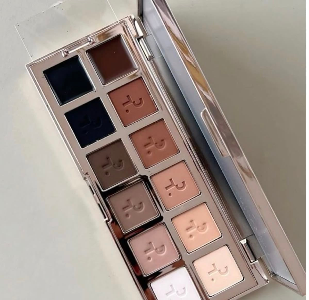 Major Dimension III – Matte Eyeshadow Palette